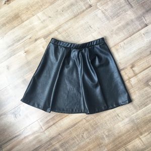 Black L.A. Hearts faux leather skirt - size SX
